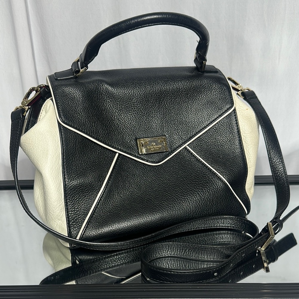 Kate spade ♠️ Envelope ✉️ Black and White pebbled Leather Handbag
